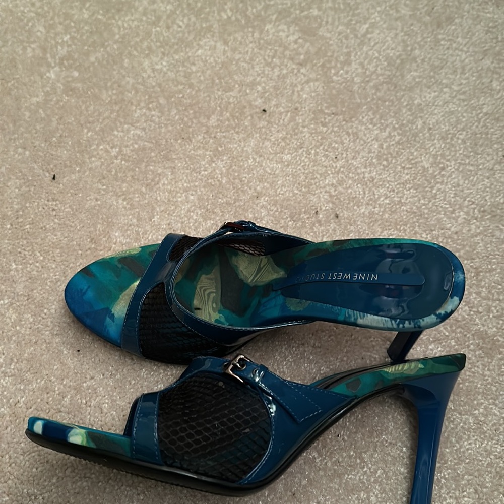 Heels - Picture 3 of 3